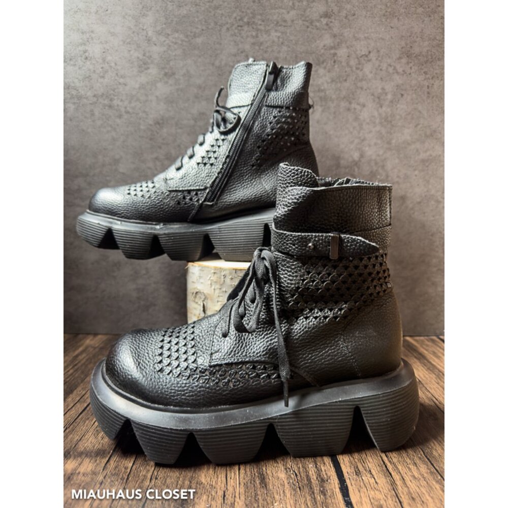 Koznoy Heart Cut-Out Platform Boots – Black, Size 7